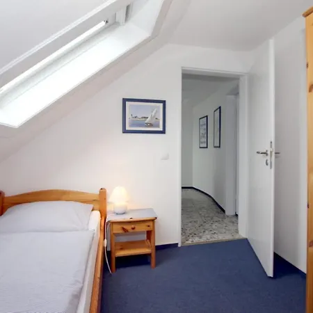 Apartment Mittelstraße 18, Whg 1, Haus Am Rosenbeet *